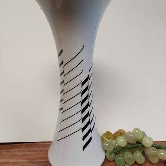 Vintage* 70s Hutschenreuther Geometric Lined Porcelain Vase - Picture 2 of 6